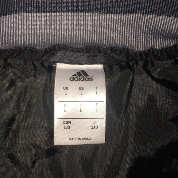 Men’s size large adidas winter jacket - Picture 3 of 4